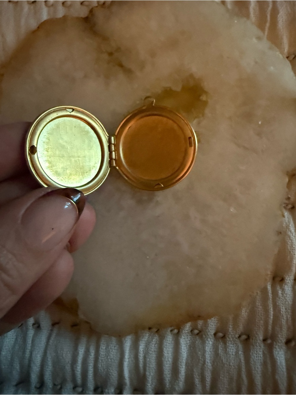Locket - Picture 3 of 3